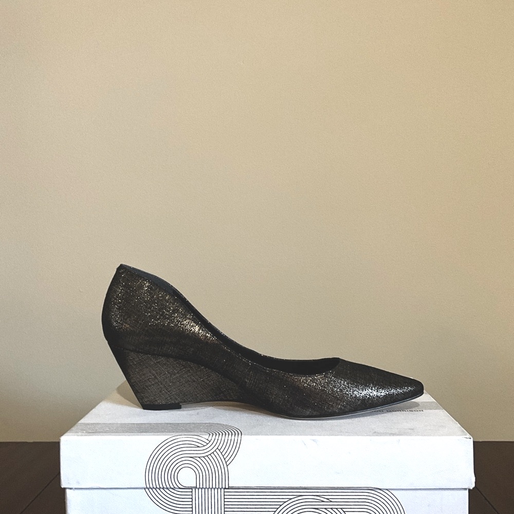 New In Box - Belle By Sigerson Morrison - Whitney 2 Wedge In Disco Leather - 8.5